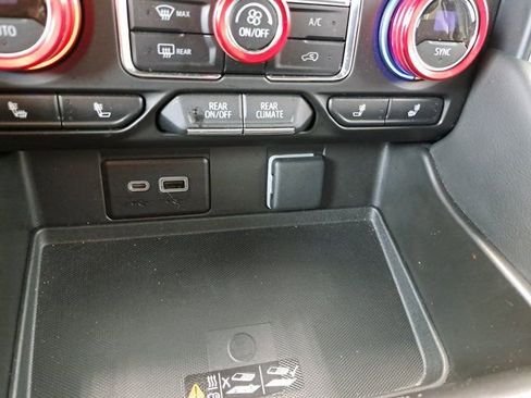 Used 2023 Chevrolet Tahoe Z71 w/ Luxury Package image 14