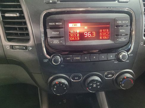 Used 2017 Kia Forte LX FWD image 25