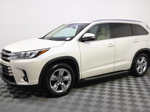 Used 2017 Toyota Highlander Limited AWD/4WD image 2