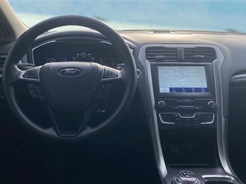 Used 2020 Ford Fusion SE image 9