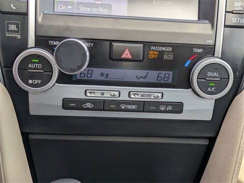 Used 2012 Toyota Camry XLE w/ Leather Pkg image 22