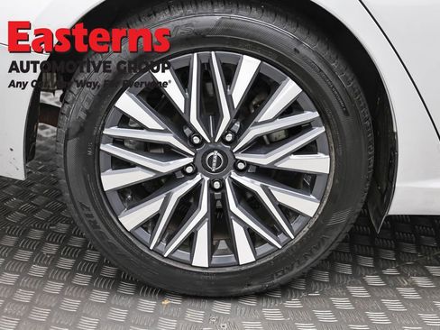 Used 2024 Nissan Altima 2.5 SV FWD image 30