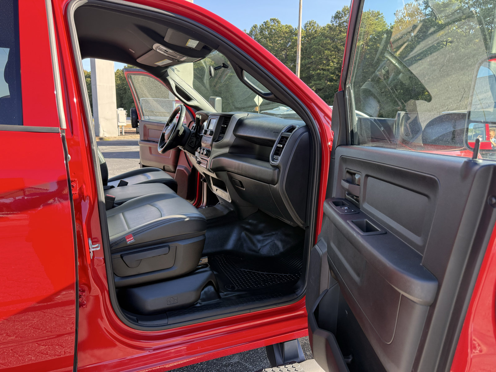 Used 2022 RAM 5500 Tradesman w/ Chrome Appearance Group RWD image 38