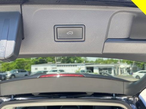 Used 2023 Volkswagen Atlas SE AWD/4WD image 24