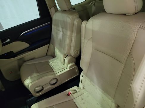 Used 2015 Toyota Highlander Limited image 55