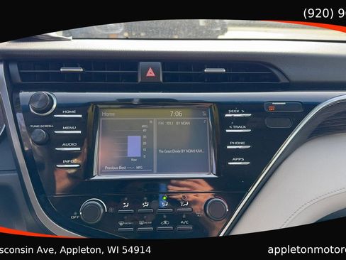 Used 2018 Toyota Camry LE FWD image 14