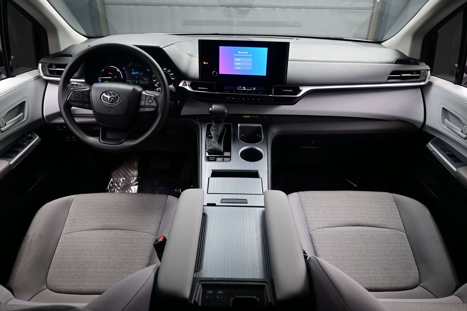 Used 2025 Toyota Sienna LE AWD/4WD image 18