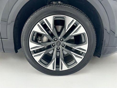 Used 2025 Audi Q8 Premium Plus image 31