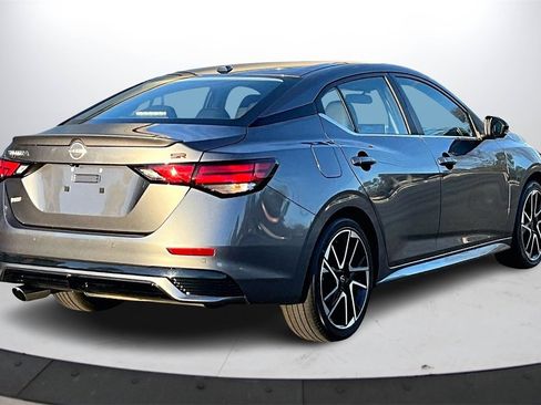 Used 2025 Nissan Sentra SR w/ SR Premium Package image 9