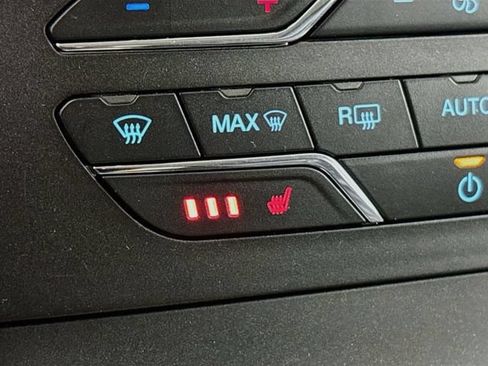 Used 2020 Ford Edge SEL FWD image 18