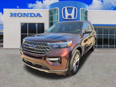Used 2020 Ford Explorer XLT w/ Equipment Group 202A AWD/4WD image 5