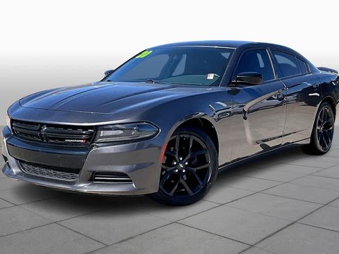 Used 2020 Dodge Charger SXT w/ Blacktop Package image 3