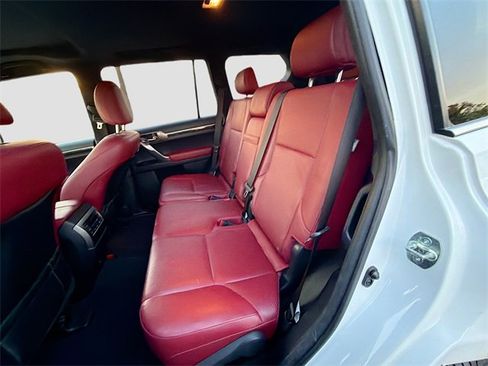 Used 2022 Lexus GX 460 Luxury image 22