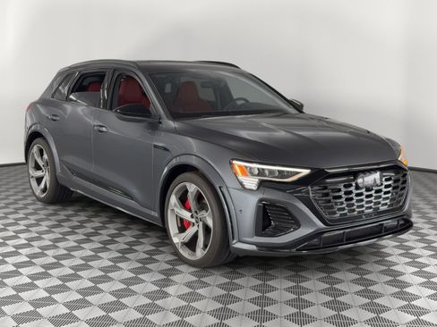 Certified 2024 Audi SQ8 e-tron Premium Plus w/ Black Optic Package AWD/4WD image 7