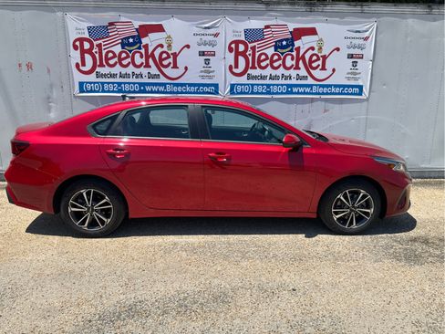 Used 2023 Kia Forte LXS FWD image 2