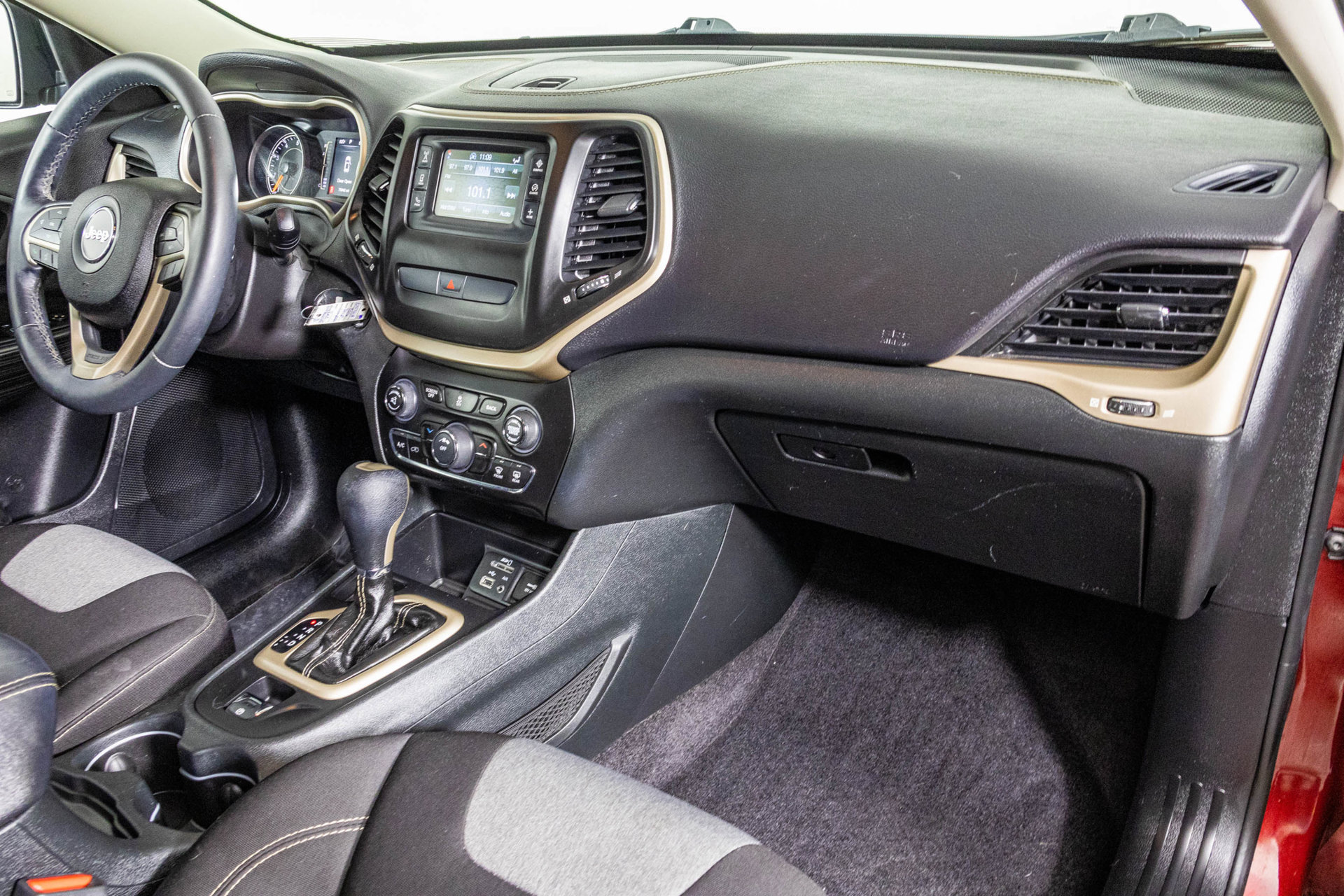 Used 2016 Jeep Cherokee Sport w/ Cold Weather Group FWD image 46