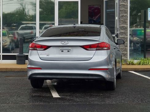 Used 2017 Hyundai Elantra SE FWD image 3