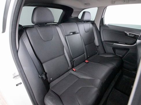 Used 2016 Volvo XC60 T5 Premier w/ Climate Package image 28