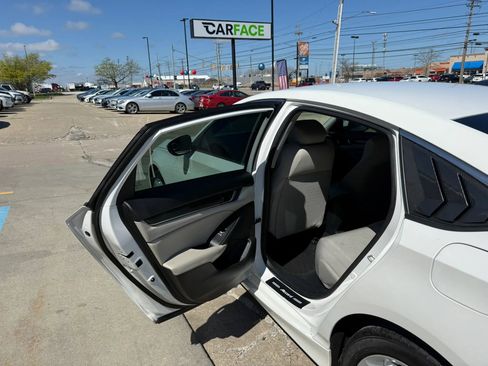 Used 2018 Honda Accord LX image 18