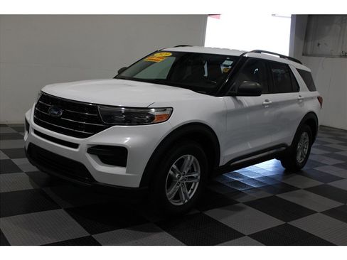 Used 2020 Ford Explorer XLT image 18