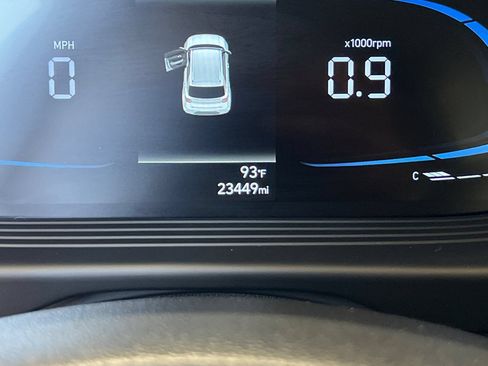 Used 2025 Hyundai Venue SEL FWD image 35