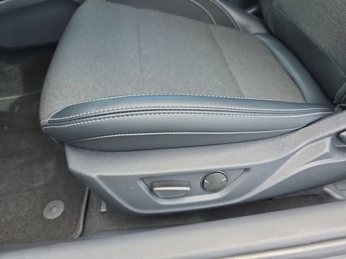 Used 2025 Ford Mustang Coupe RWD image 27