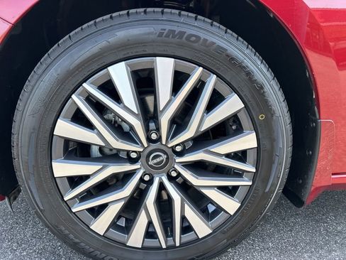 Used 2024 Nissan Altima 2.5 SV AWD/4WD image 40