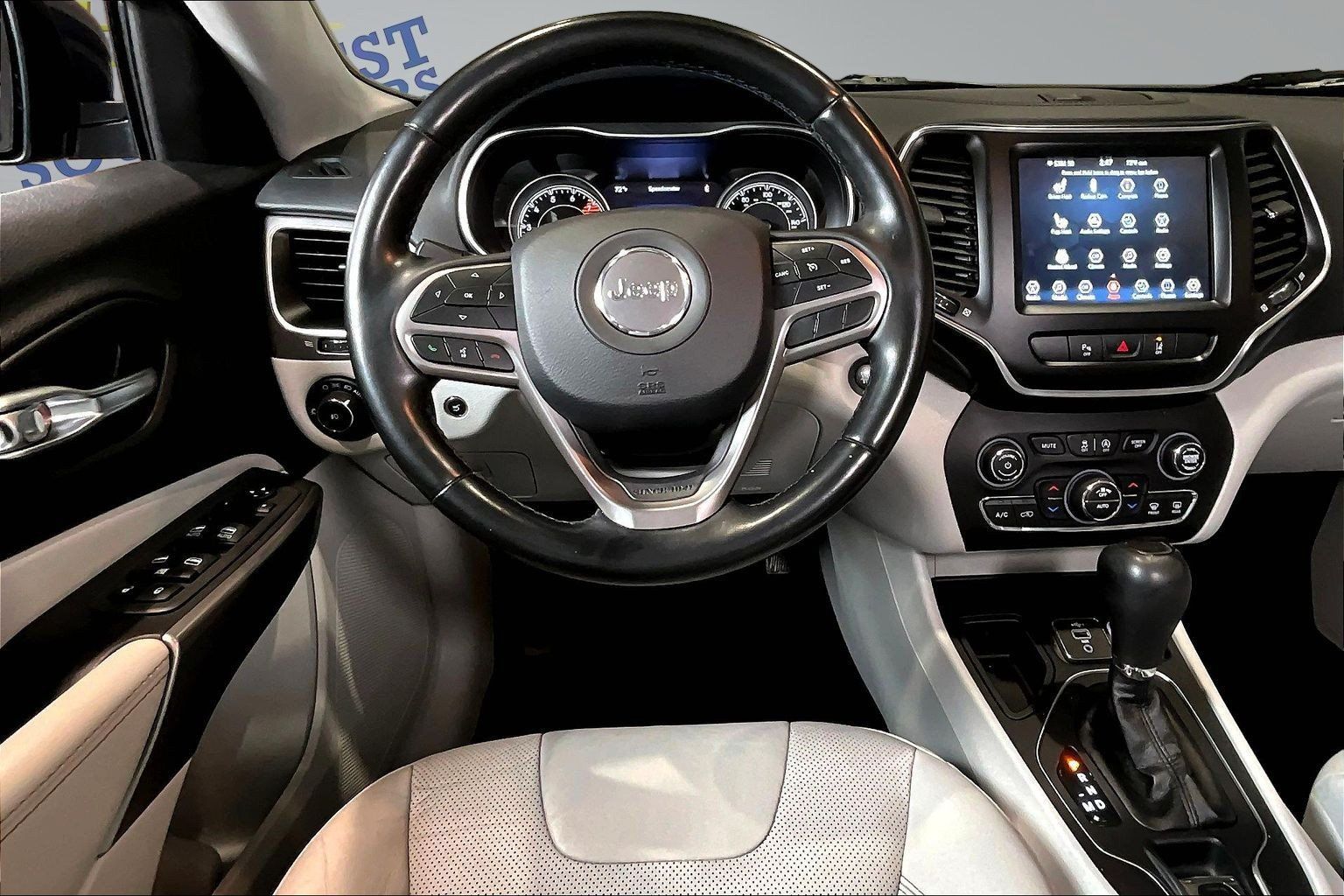 Used 2021 Jeep Cherokee Latitude Lux w/ Comfort/Convenience Group FWD image 9