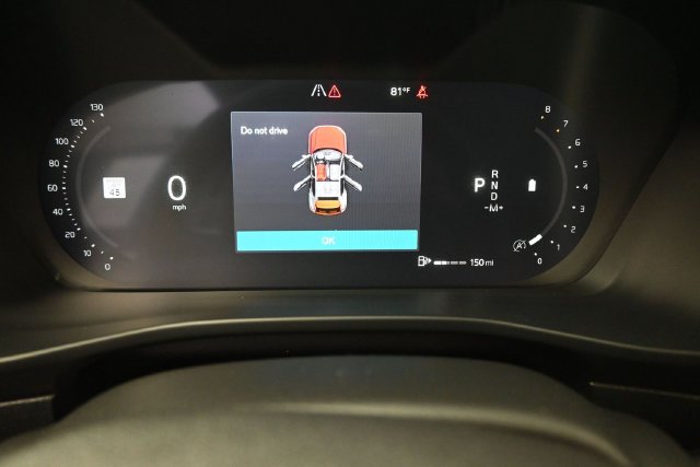 Used 2023 Volvo XC40 B4 Ultimate FWD image 11