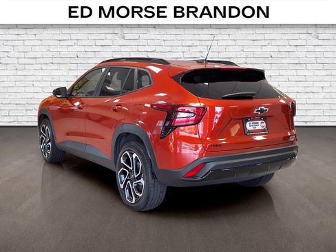 Used 2024 Chevrolet Trax RS w/ Sunroof Package FWD image 3