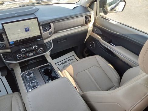 Used 2023 Ford Expedition Limited AWD/4WD image 19