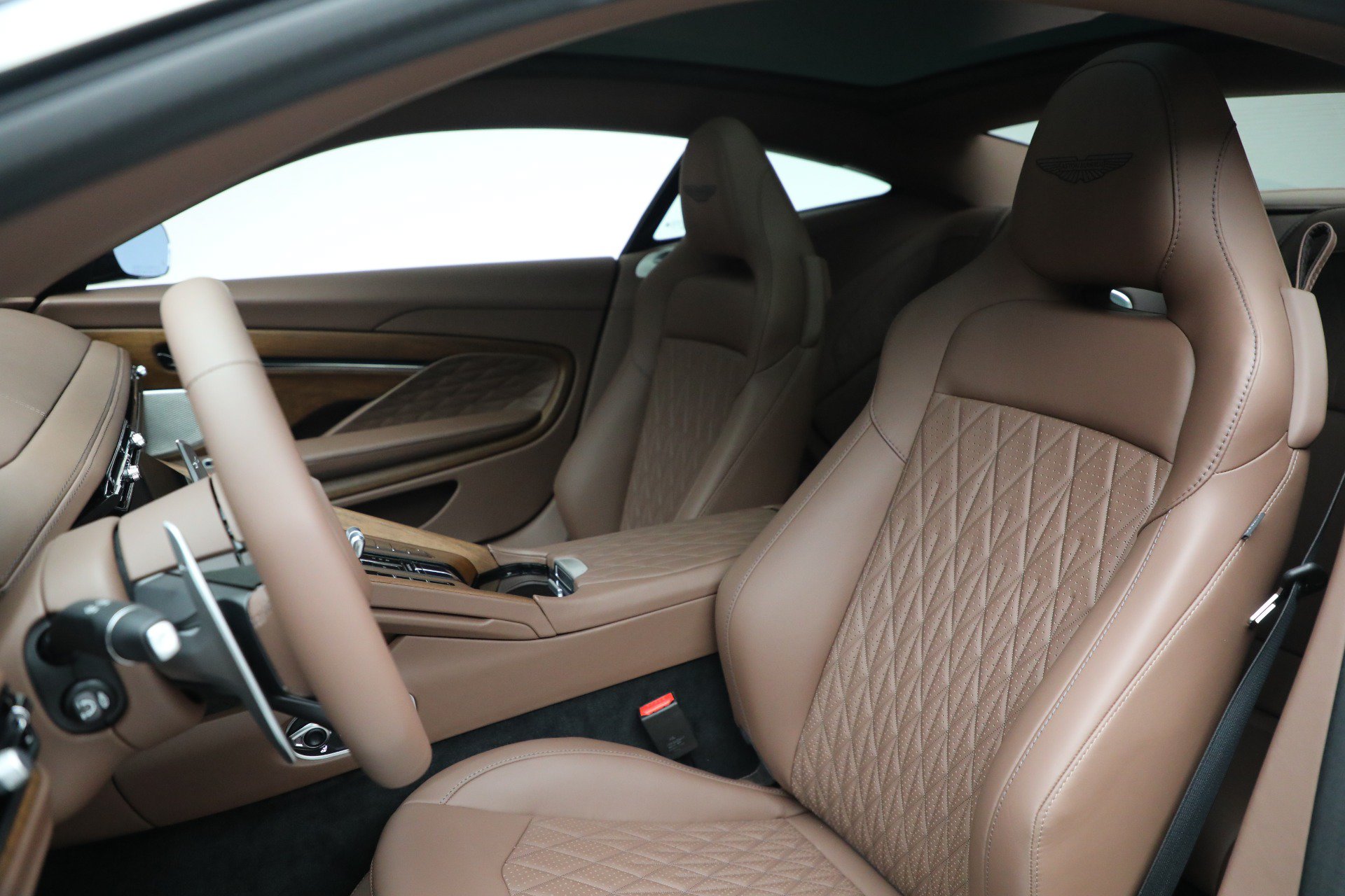 Used 2025 Aston Martin DB12 Coupe RWD image 15