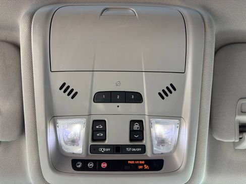 Used 2020 Chevrolet Equinox Premier AWD/4WD image 21
