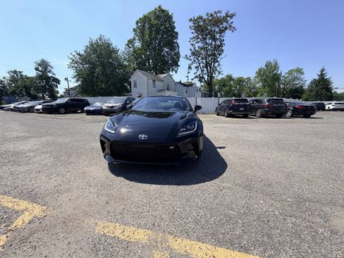Used 2025 Toyota GR86 RWD image 3