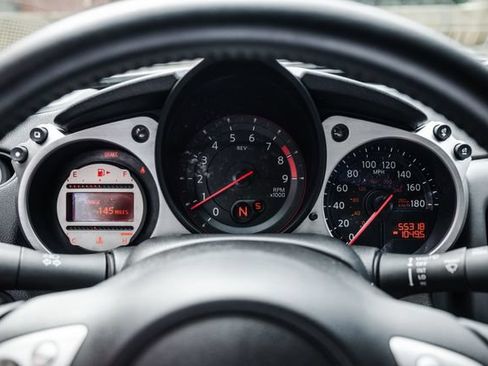 Used 2009 Nissan 370Z Touring RWD image 9