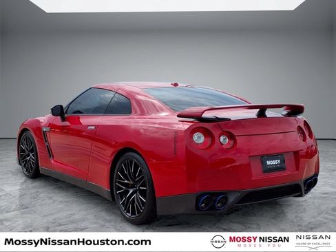 Used 2010 Nissan GT-R Premium AWD/4WD image 2
