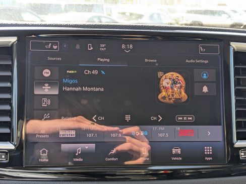 Used 2024 Chrysler Pacifica Touring-L FWD image 24