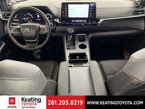Certified 2024 Toyota Sienna XLE Woodland Edition image 24