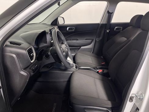 Certified 2021 Hyundai Venue SE image 13