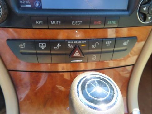 Used 2008 Mercedes-Benz E 350 4MATIC Sedan image 24