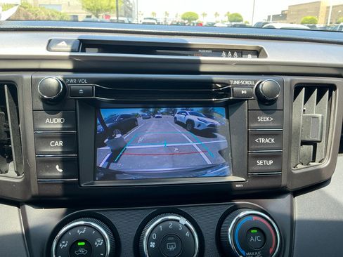Used 2018 Toyota RAV4 LE w/ Carpet Mat Package FWD image 29