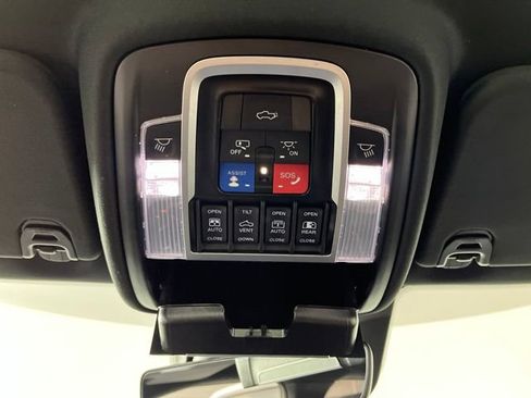 Used 2023 RAM 1500 Laramie AWD/4WD image 40