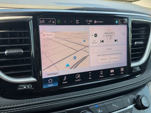 Certified 2024 Chrysler Pacifica Limited FWD image 25
