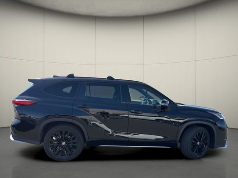 Used 2023 Toyota Highlander XSE FWD image 7