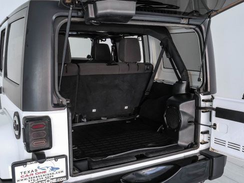 Used 2014 Jeep Wrangler Unlimited Sahara w/ Dual Top Group AWD/4WD image 57