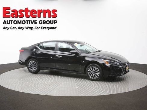 Used 2025 Nissan Altima 2.5 SV FWD image 45