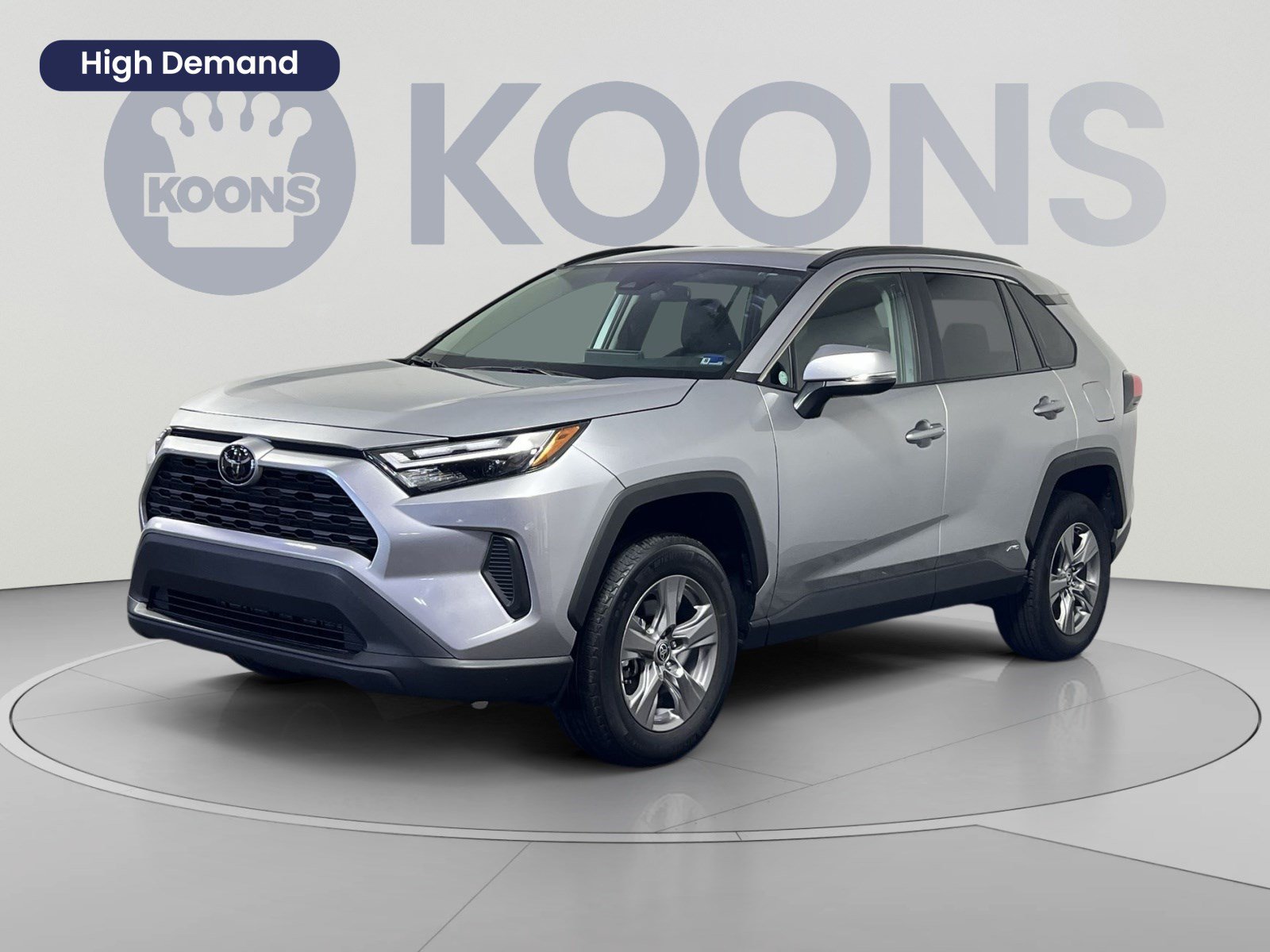Used 2025 Toyota RAV4 XLE AWD/4WD image 1