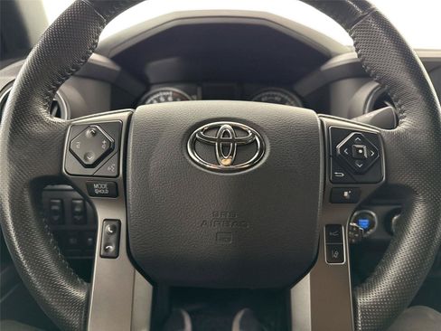 Used 2020 Toyota Tacoma TRD Off-Road AWD/4WD image 15