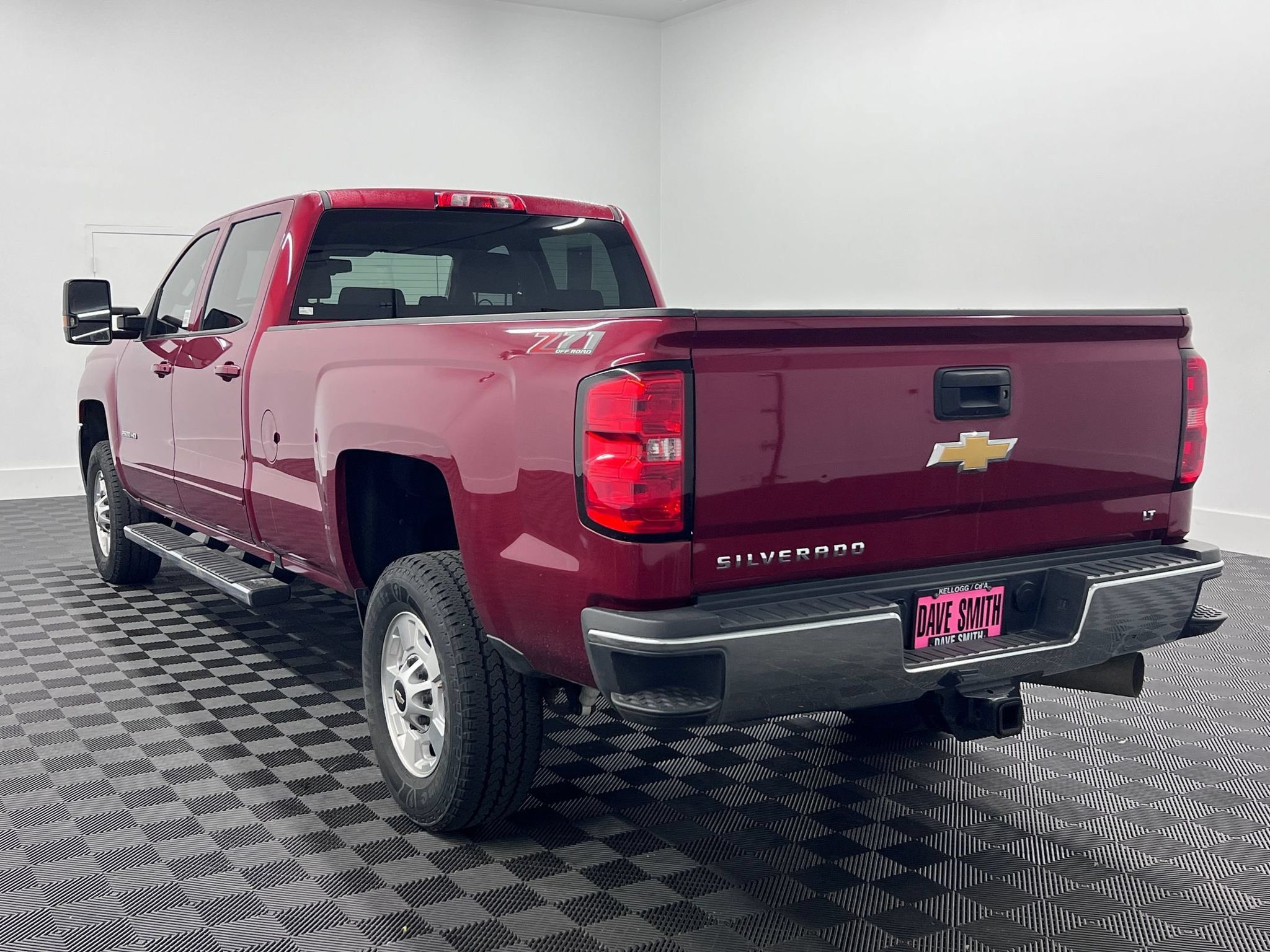 Used 2018 Chevrolet Silverado 2500 LT w/ LT Convenience Package AWD/4WD image 3