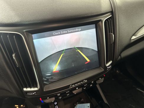 Used 2019 Maserati Levante image 21